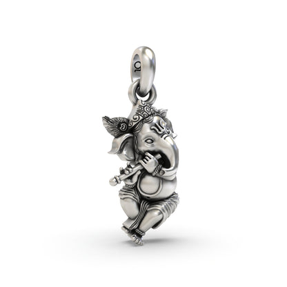 925 silver Ganesh pendant for devotional wear,