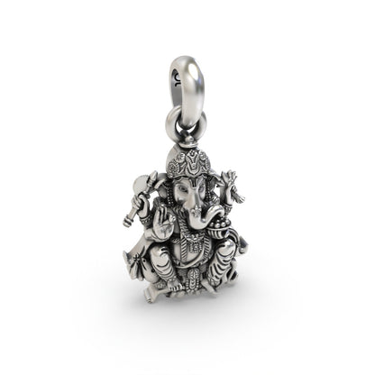 925 silver Ganesh pendant for devotional wear,