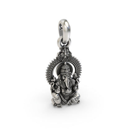 925 silver Ganesh pendant for devotional wear,